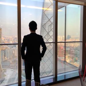 David亦法亦商