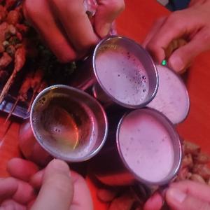 鱼戏莲叶边